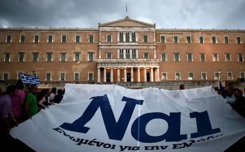 GRECIA - MANIFESTANTI CHE VOGLIONO RESTARE IN EUROPA   