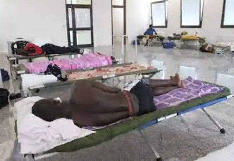 itreviso   profughi abbandonati in stazione. erano arrivati 4 giorni fa a lampedusa mages