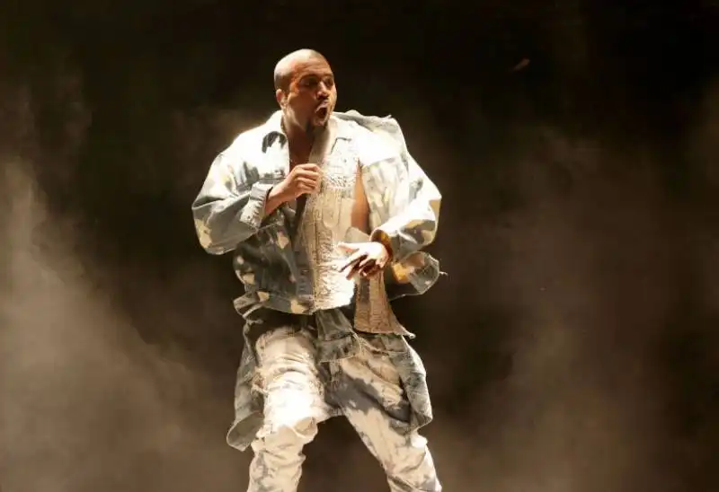 kanye a glastonbury