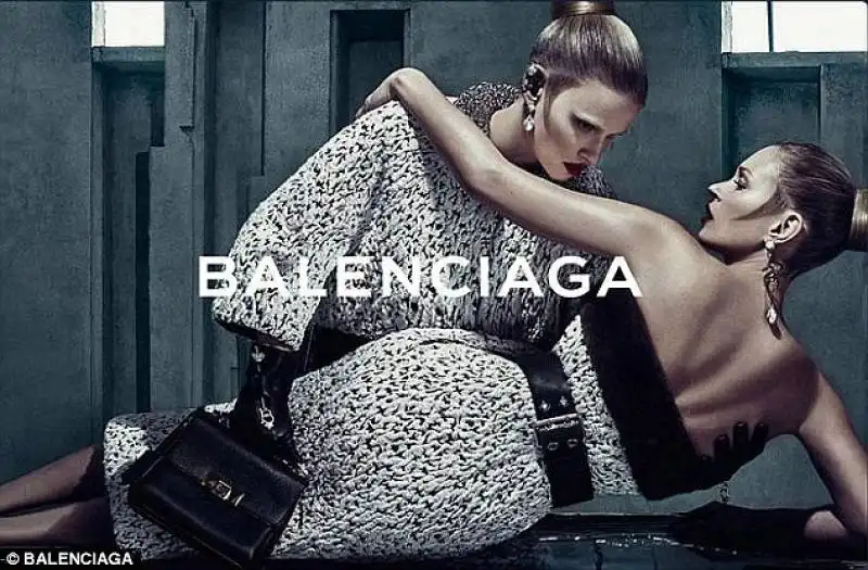 kate moss e lara stone per balenciaga 1