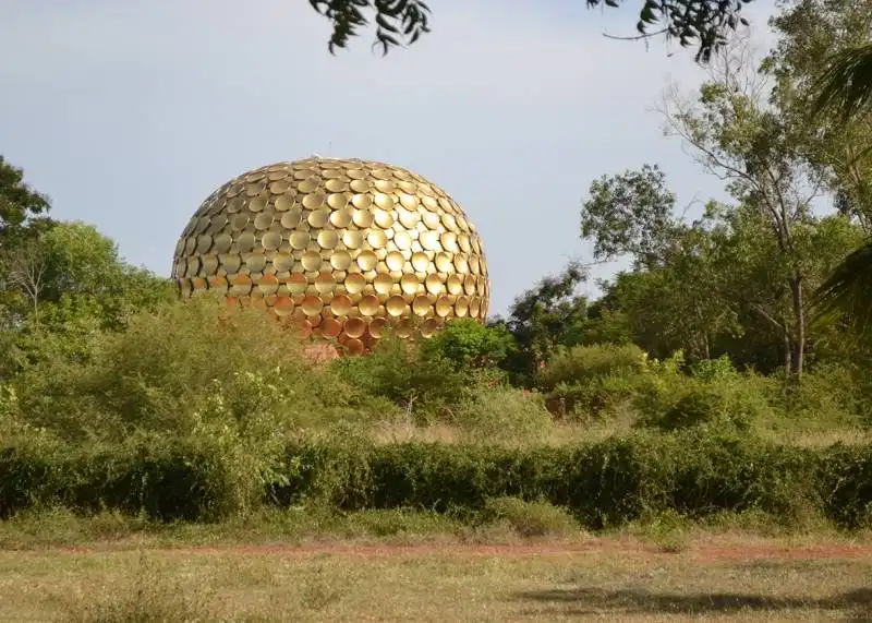 la cupola per la meditazione matrimandir