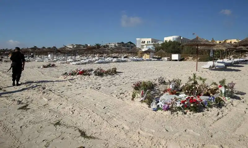 LA SPIAGGIA DI SOUSSE DOPO L ATTENTATO