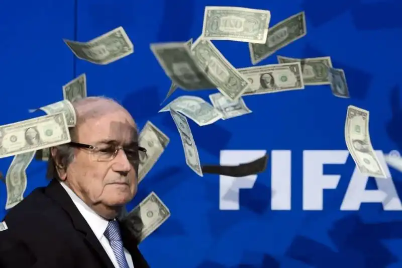 LANCIO DI BANCONOTE FALSE SU BLATTER  