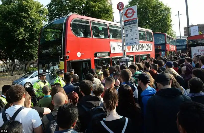 londra alle prese con lo sciopero della metro  21