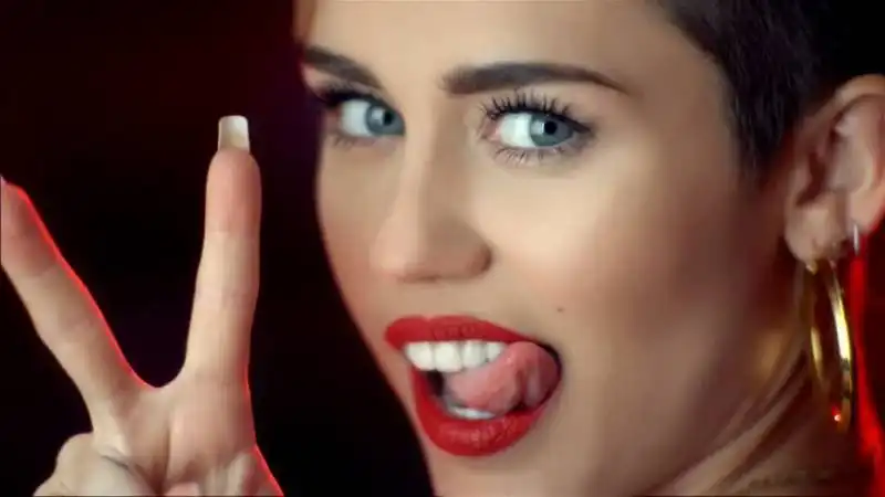 miley nel video di 23