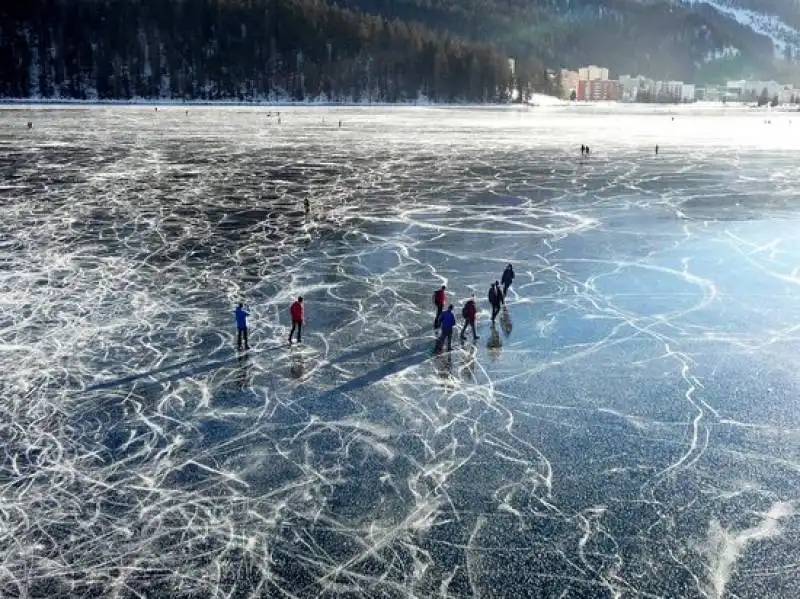 PATTINAGGIO LAGO GHIACCIATO 1