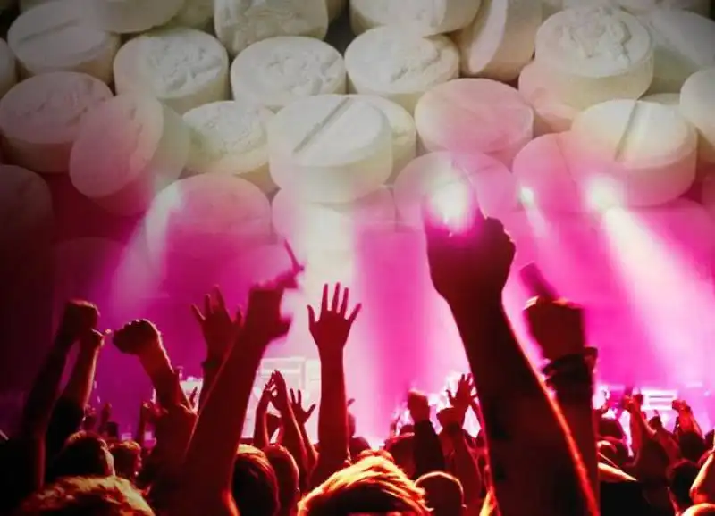 Sballo e morte per ecstasy in discoteca  