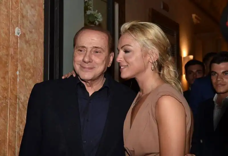 silvio berlusconi con francesca pascale (5)