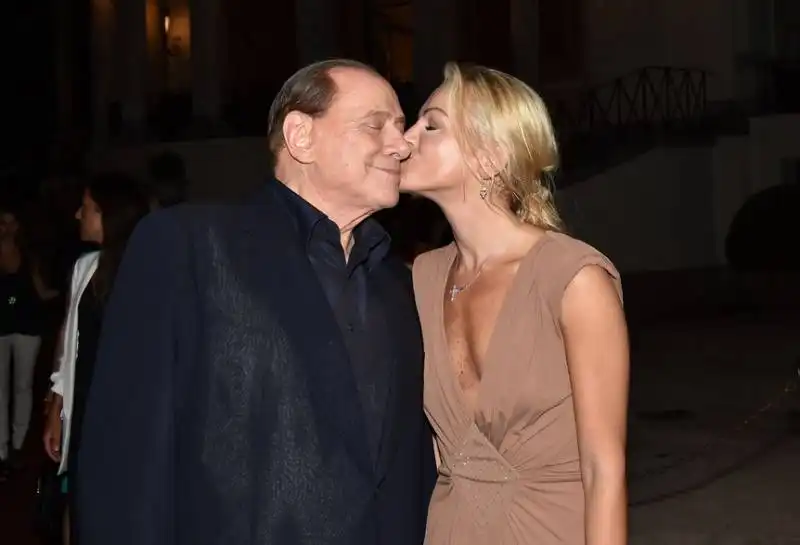 silvio berlusconi con francesca pascale (9)