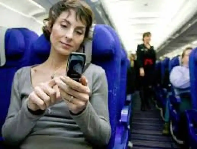 TELEFONINO IN AEREO