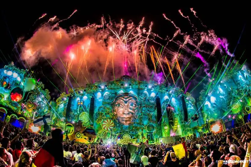 TOMORROWLAND 4