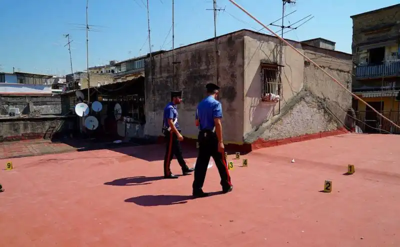 un poligono di tiro sui tetti di napoli  