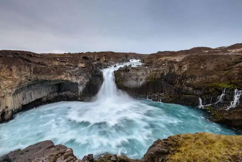 6   aldeyjarfoss waterfall in islanda