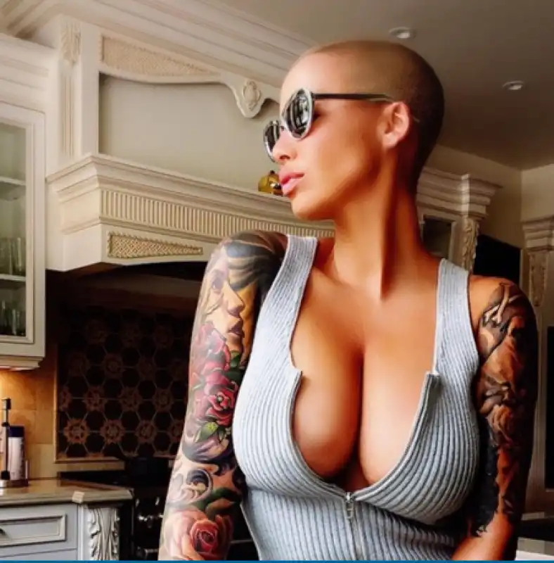 AMBER ROSE