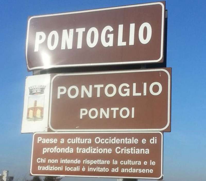 Put up signs. Pontoglio.