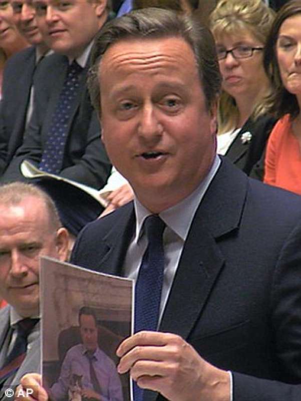 david cameron con larry il gatto di downing street