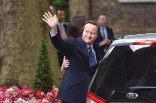 david cameron e famiglia lasciano downing street