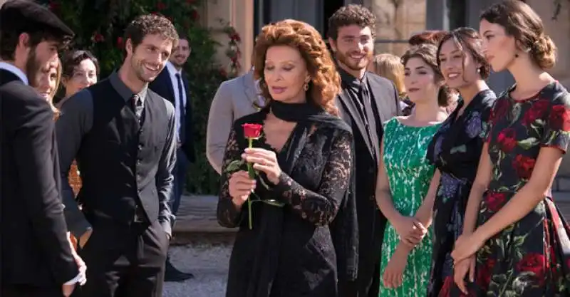 DOLCE E GABBANA A NAPOLI - SOPHIA LOREN