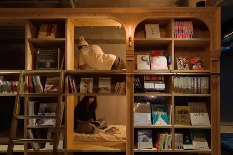 dormire in libreria a tokyo