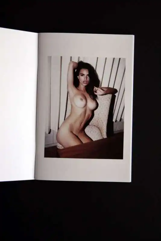 emily  ratajkowsky  libro polaroid