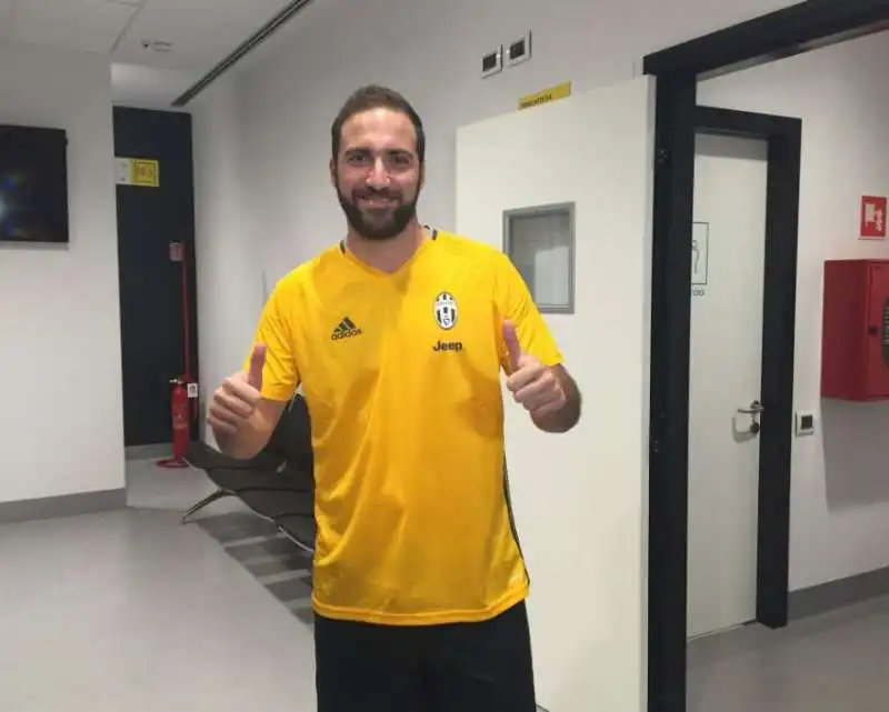 HIGUAIN ALLA JUVENTUS   