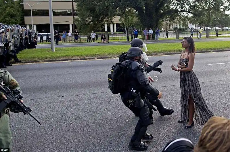 ieshia evans pacifica con la polizia