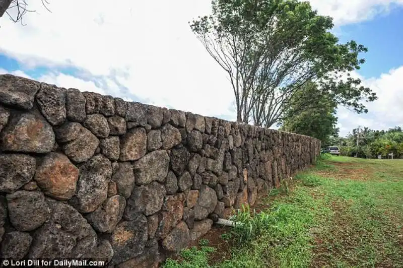 IL MURO INTORNO ALLA VILLA DI ZUCKERBERG ALLE HAWAII