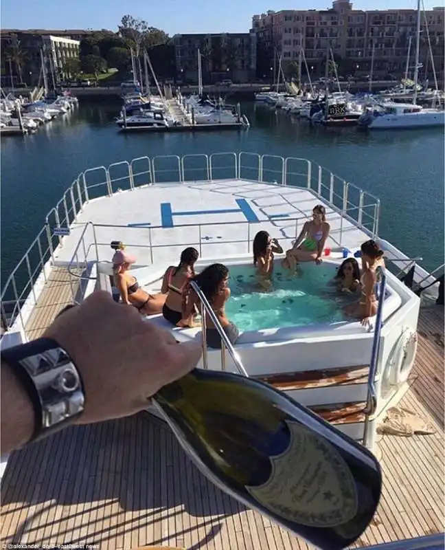 jacuzzi e champagne per rich kids of russia