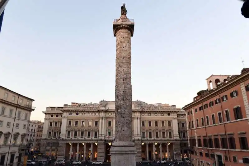 la colonna traiana vista dalla terrazza di  palazzo wedekind