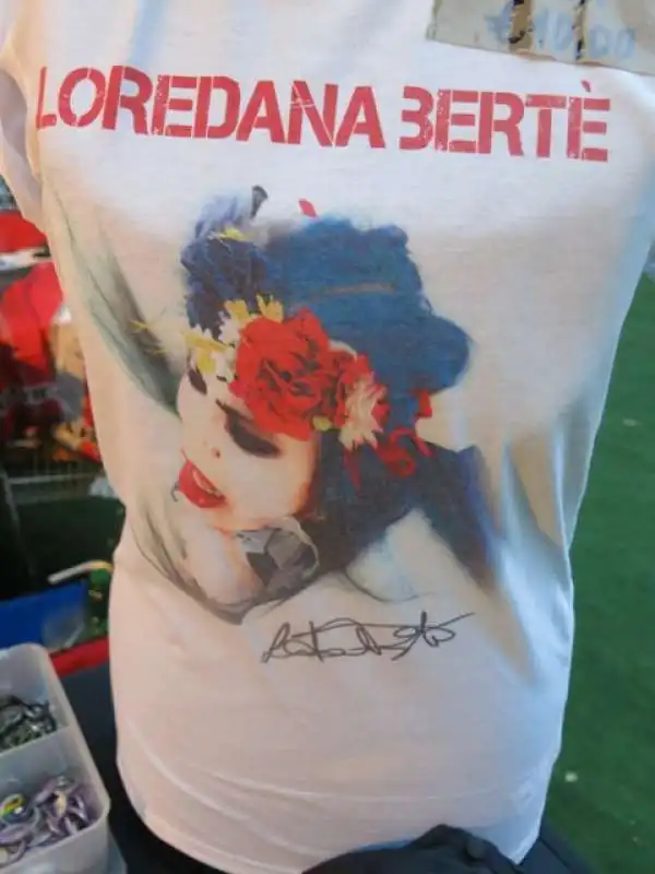 la t shirt di loredana berte photo andrea arriga