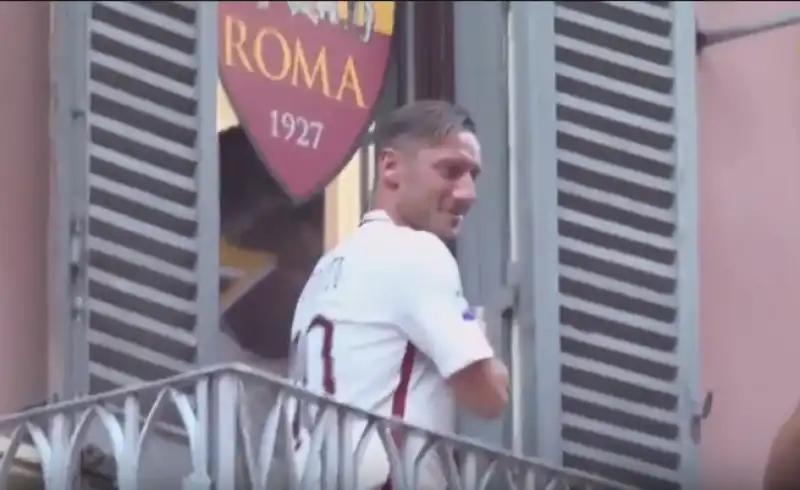 LO SCHERZO DI NAINGGOLAN A TOTTI