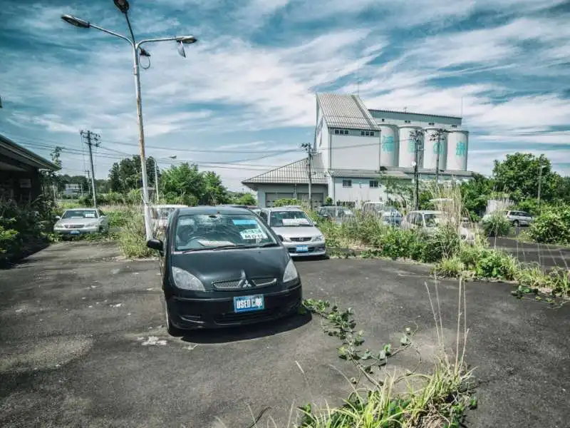 macchine lasciate nella zona di fukushima