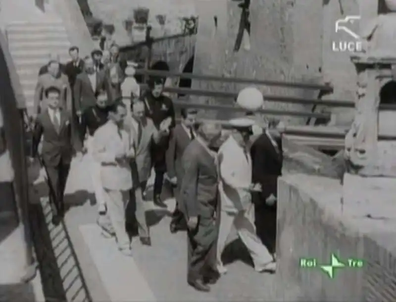 mussolini visita il cantiere di via della conciliazione