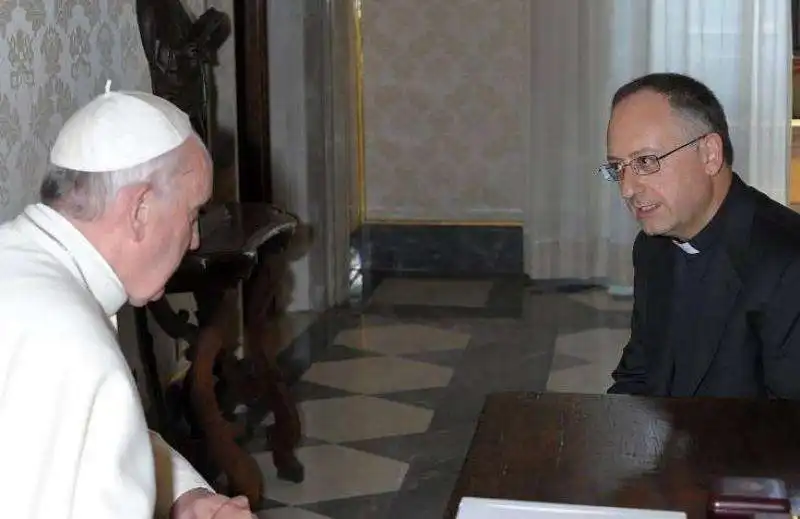 PADRE ANTONIO SPADARO CON IL PAPA