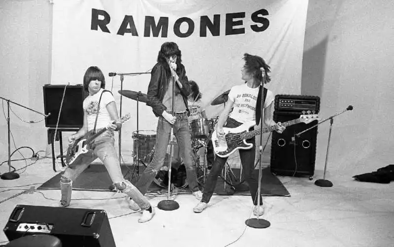 RAMONES 5