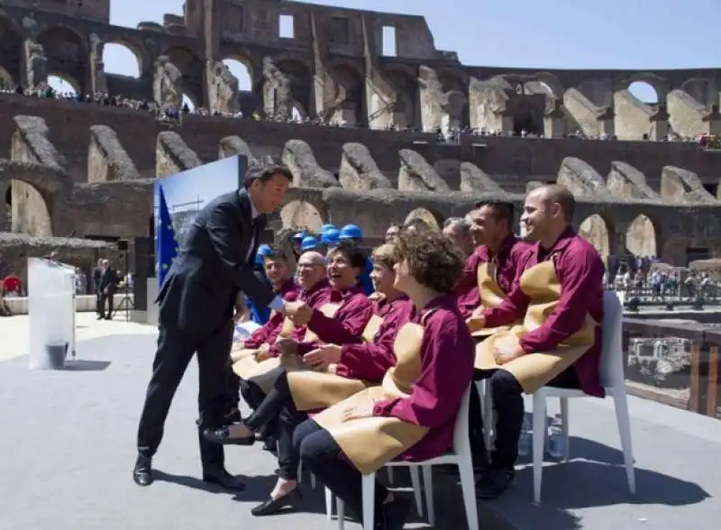 renzi alla presentazione dei lavori al colosseo