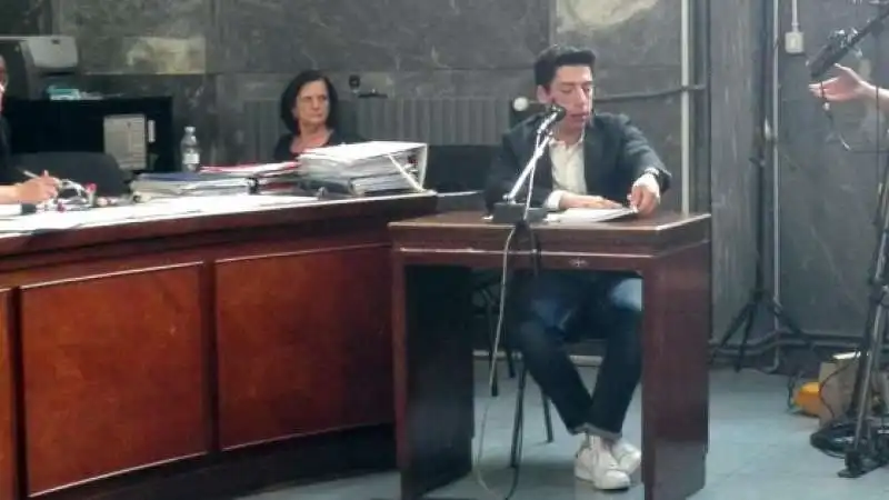 renzo bossi in tribunale