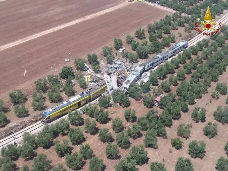 SCONTRO TRA DUE TRENI IN PUGLIA