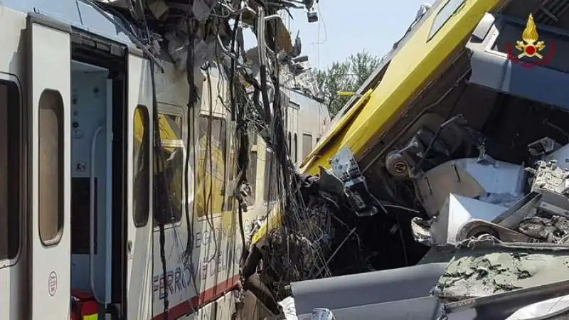 SCONTRO TRA DUE TRENI IN PUGLIA