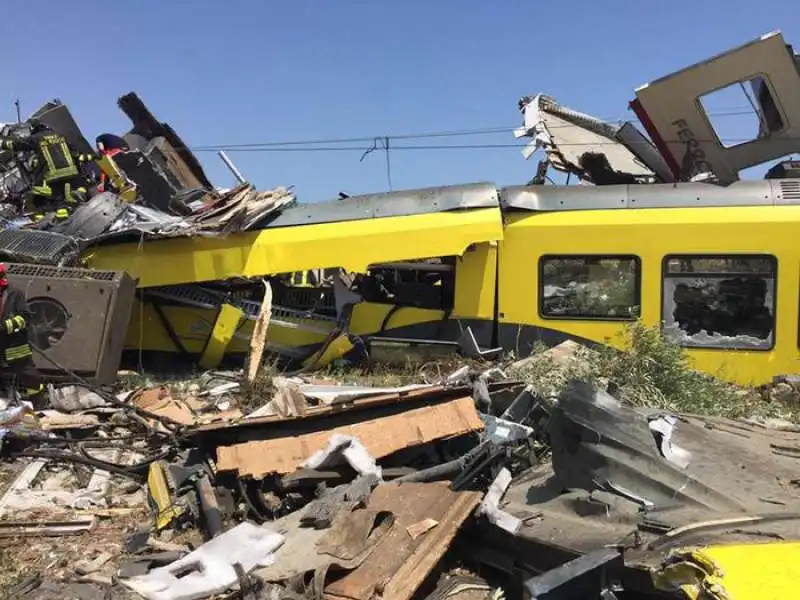 SCONTRO TRA DUE TRENI IN PUGLIA