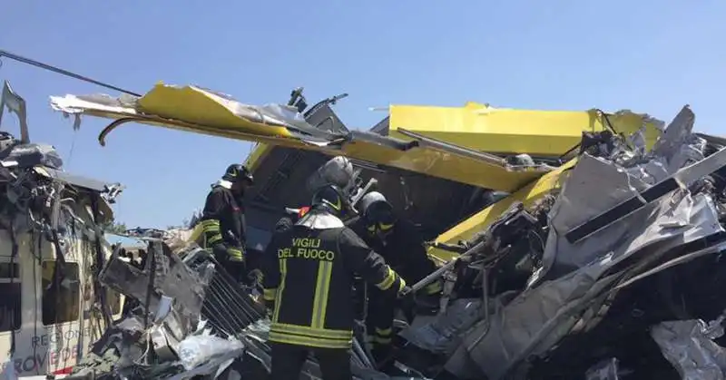 SCONTRO TRA DUE TRENI IN PUGLIA