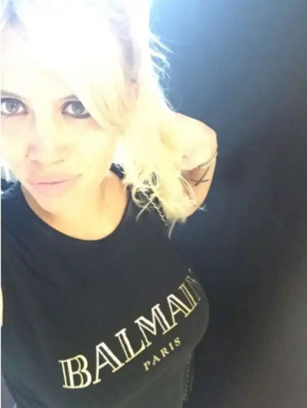 selfie di wanda nara  