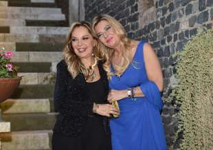 silvana giacobini con la festeggiata manuela maccaroni