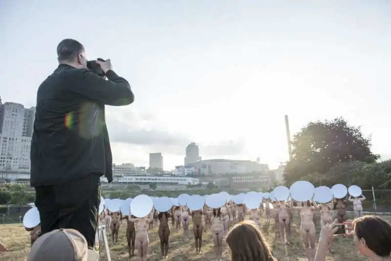 spencer tunick la protesta delle donne nude contro trump  6