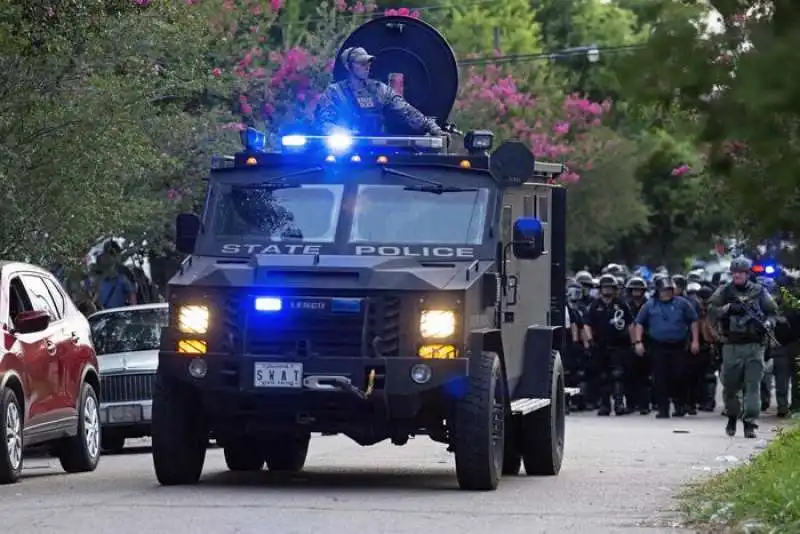 Una camionetta dalla polizia a Baton Rouge 