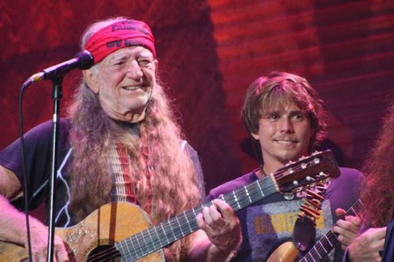 willie e lukas nelson