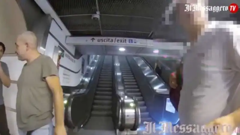 BABY LADRE ROM IN AZIONE NELLA METRO DI ROMA