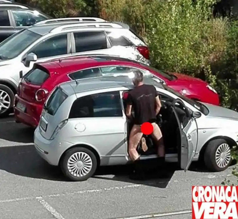 BERGAMO SESSO NEL PARCHEGGIO CARREFOUR