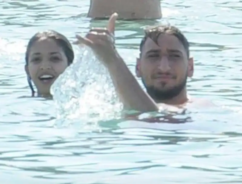 DONNARUMMA CON LAFIDANZATA IBIZA