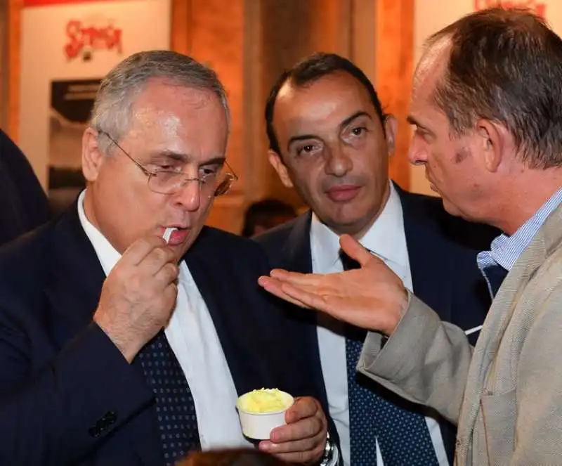 il presidente claudio lotito assapora il gelato allo strega (2)